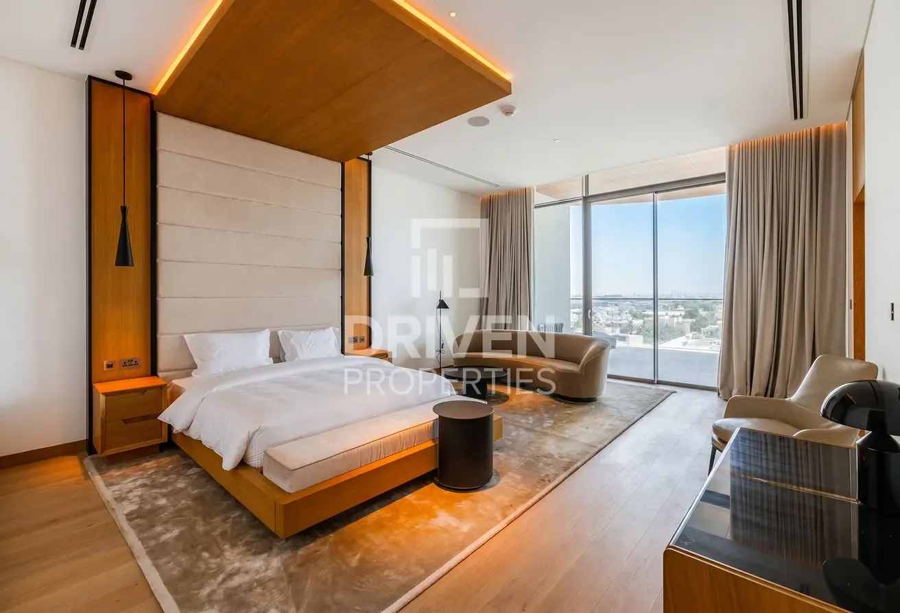Elite Unit | Duplex | Canal and Skyline Views