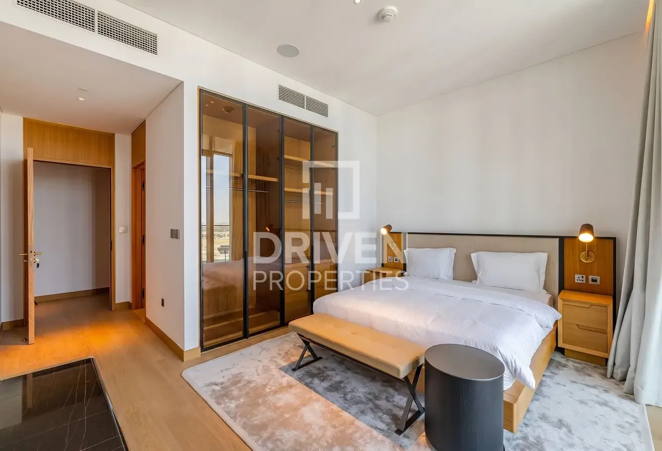 Elite Unit | Duplex | Canal and Skyline Views
