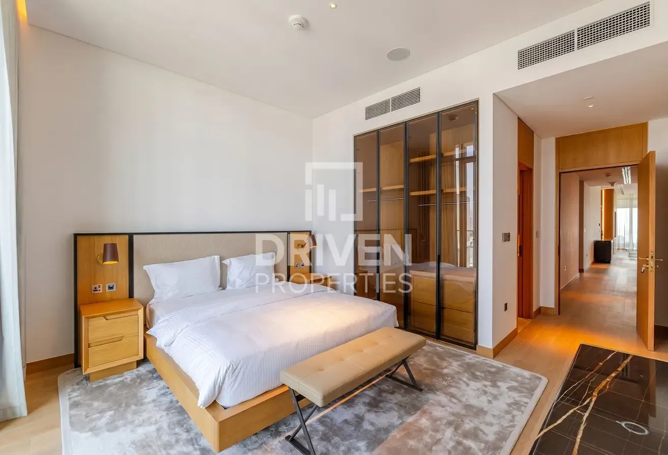Elite Unit | Duplex | Canal and Skyline Views