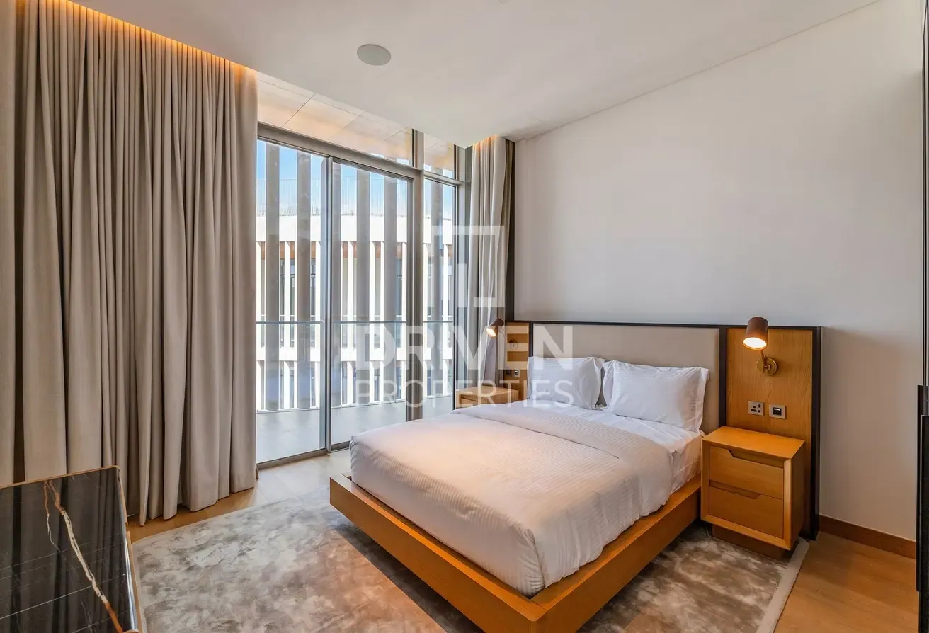 Elite Unit | Duplex | Canal and Skyline Views