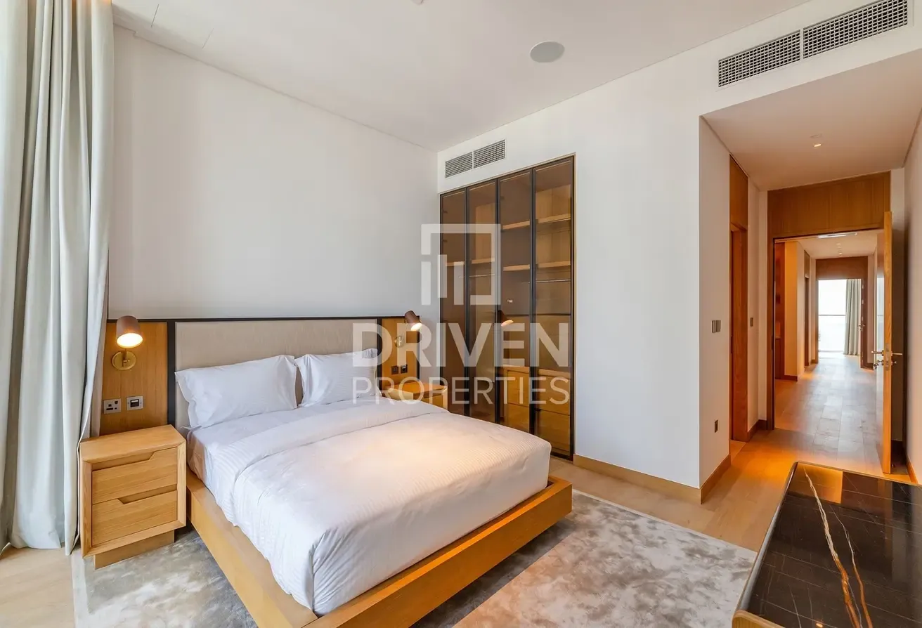 Elite Unit | Duplex | Canal and Skyline Views