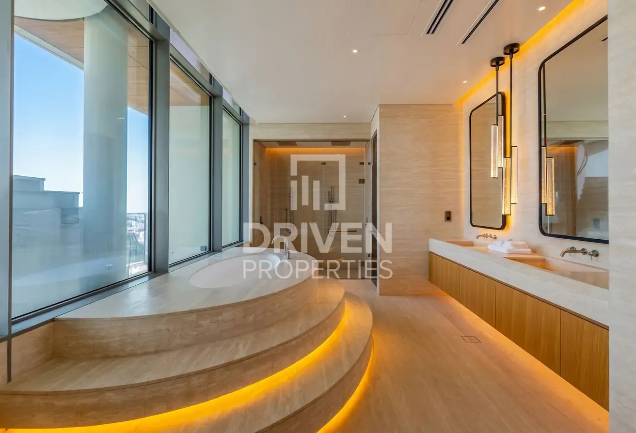 Elite Unit | Duplex | Canal and Skyline Views