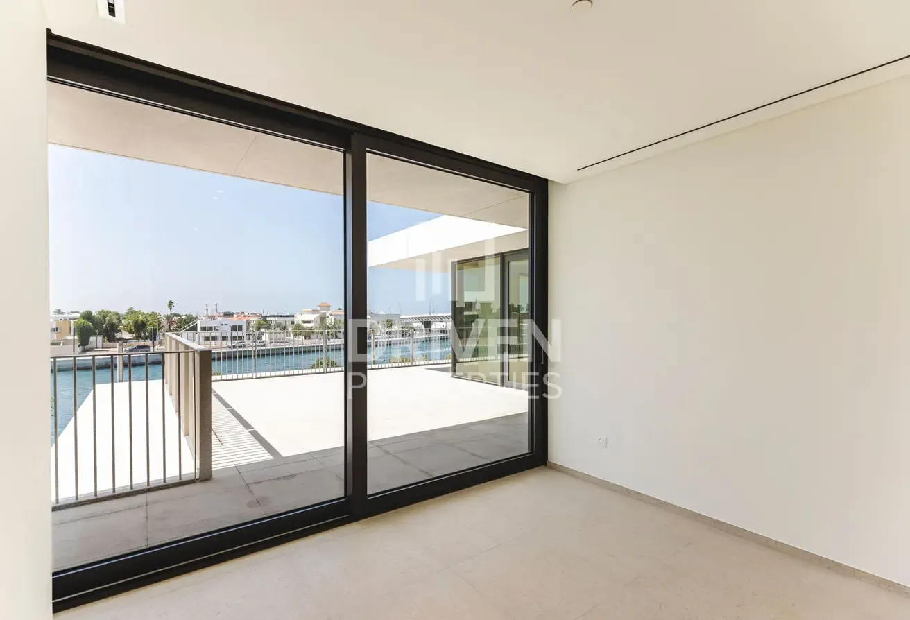Amazing Canal View | Great Location | Negotiable