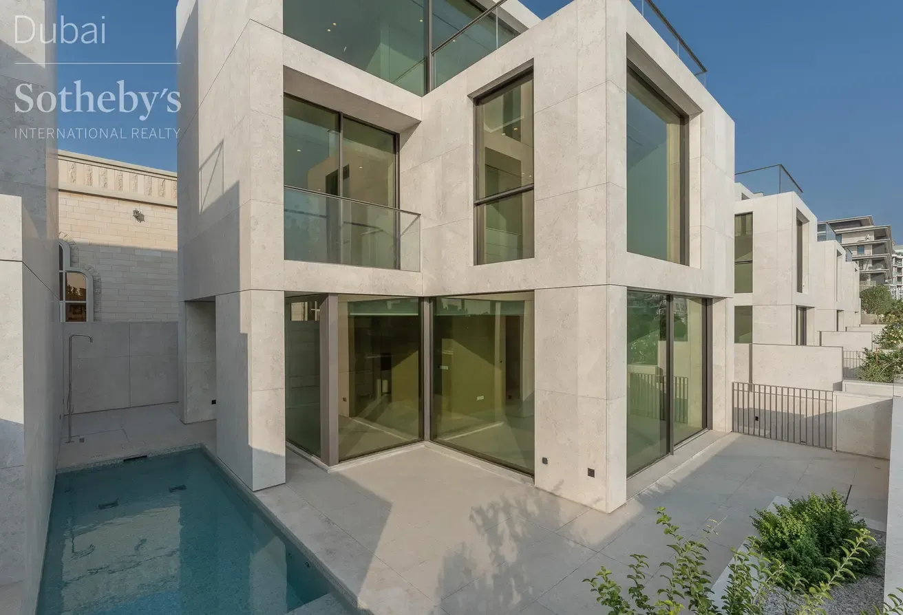Modern Waterfront Duplex in Jumeirah