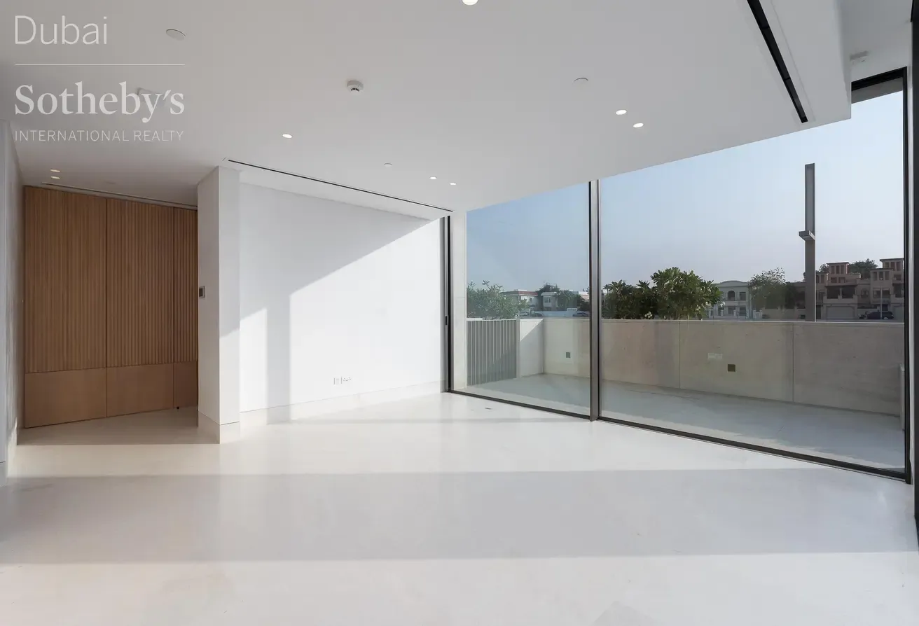 Modern Waterfront Duplex in Jumeirah