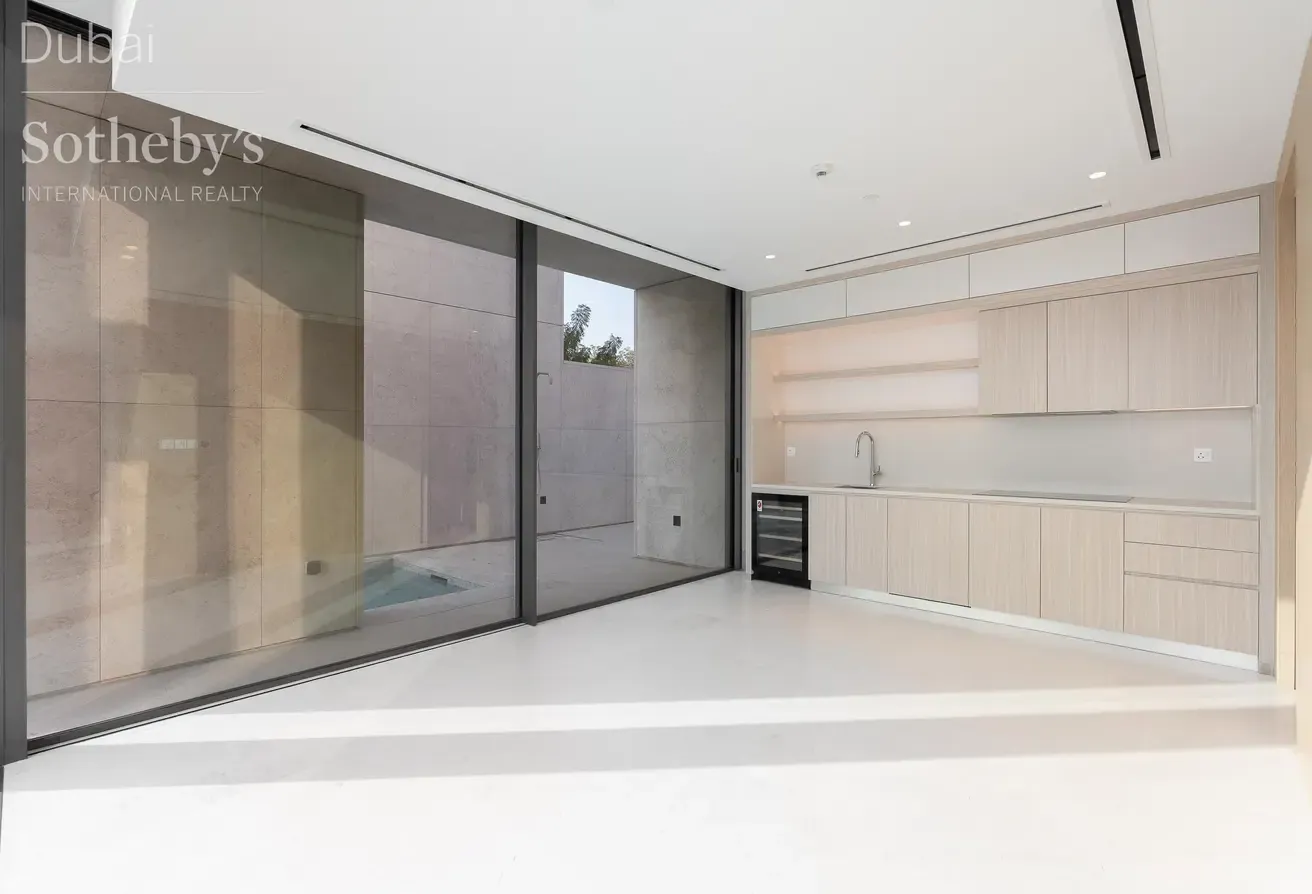 Modern Waterfront Duplex in Jumeirah