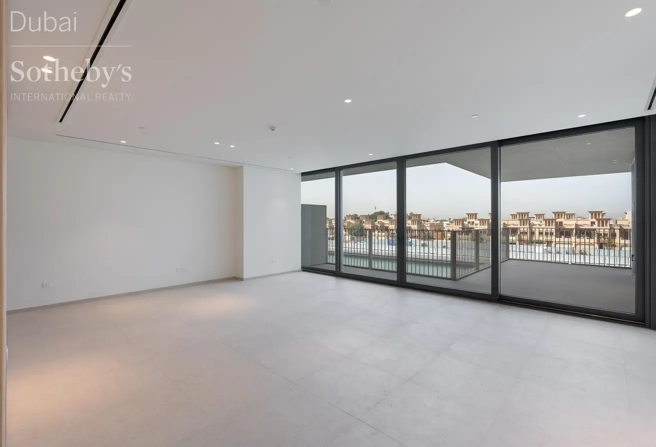 Sleek Jumeirah Apartment in Boutique Development