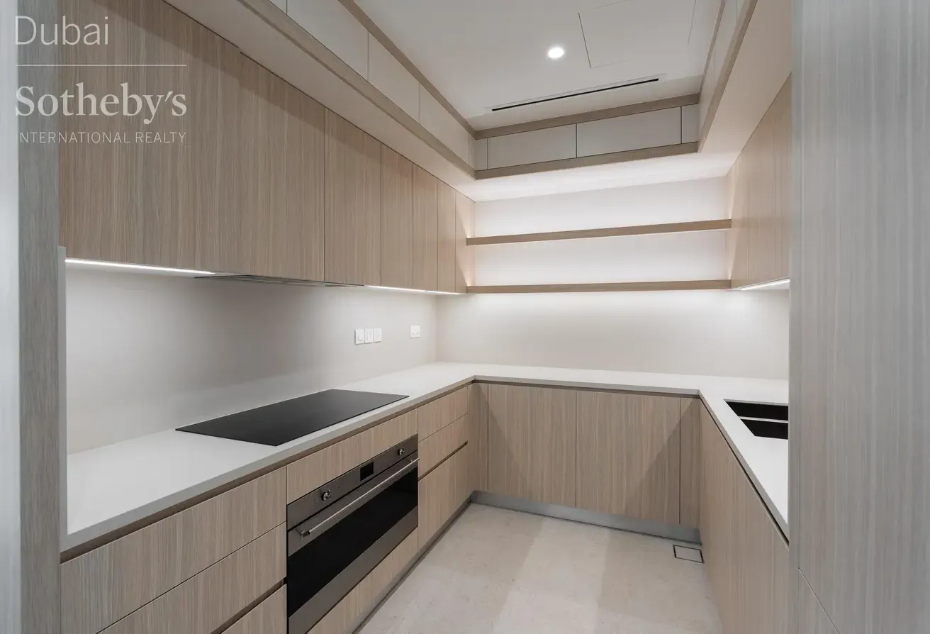 Sleek Jumeirah Apartment in Boutique Development