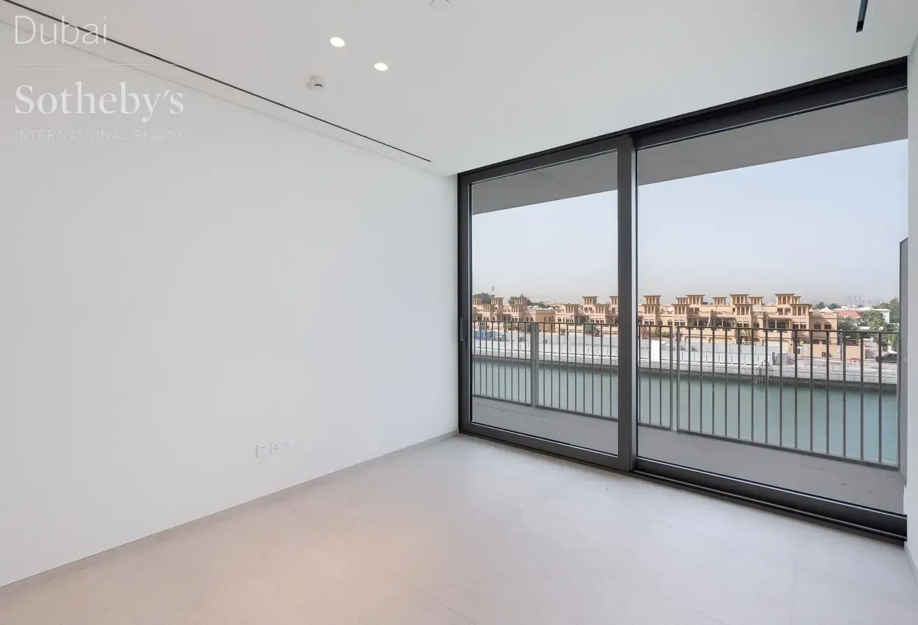 Sleek Jumeirah Apartment in Boutique Development