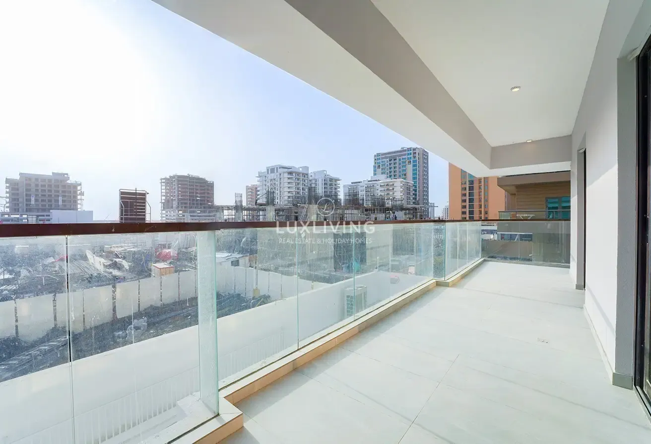 Modern Design | Vacant | Negotiable