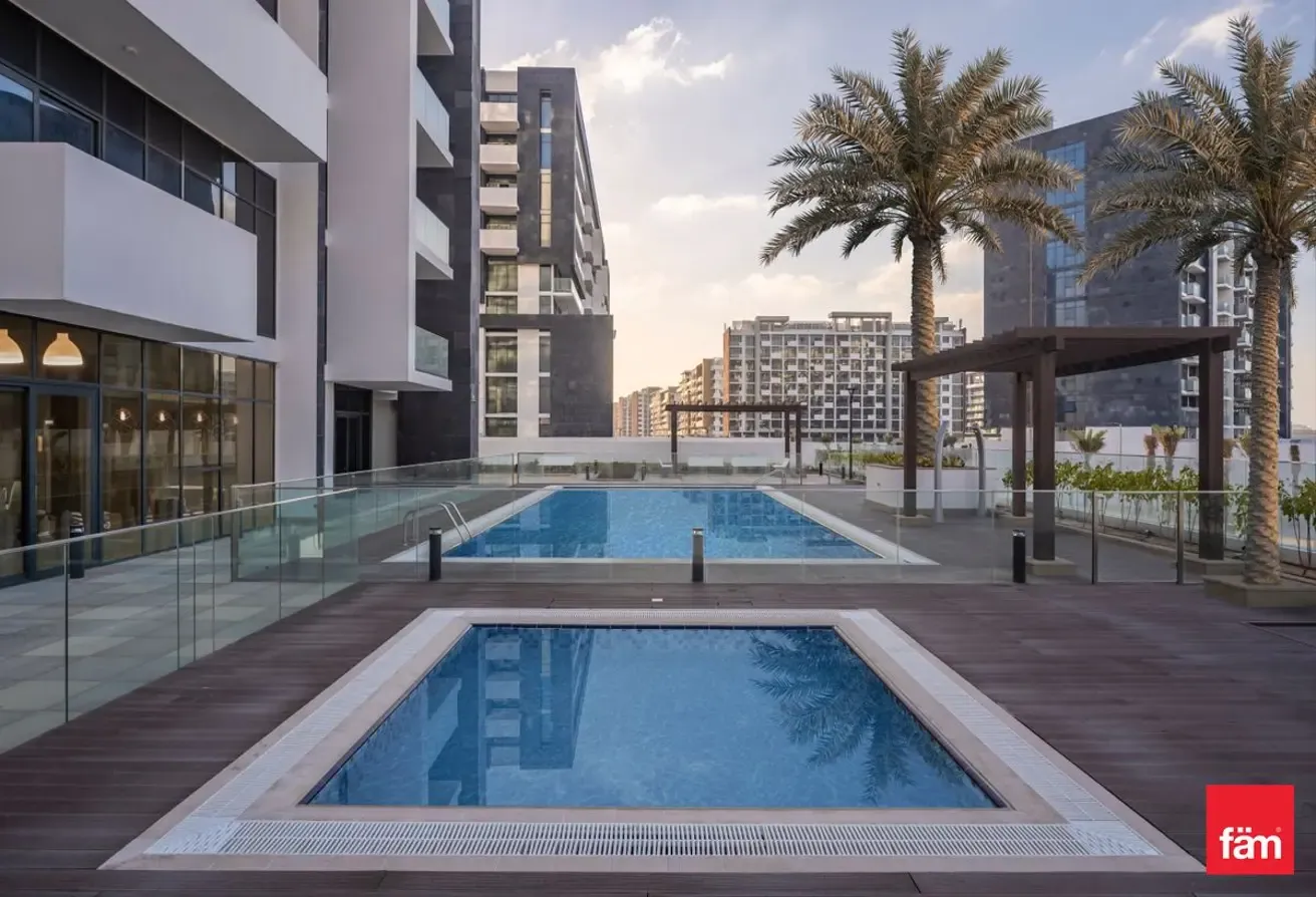 Chiller free | Burj Khalifa View | Fully Furnished