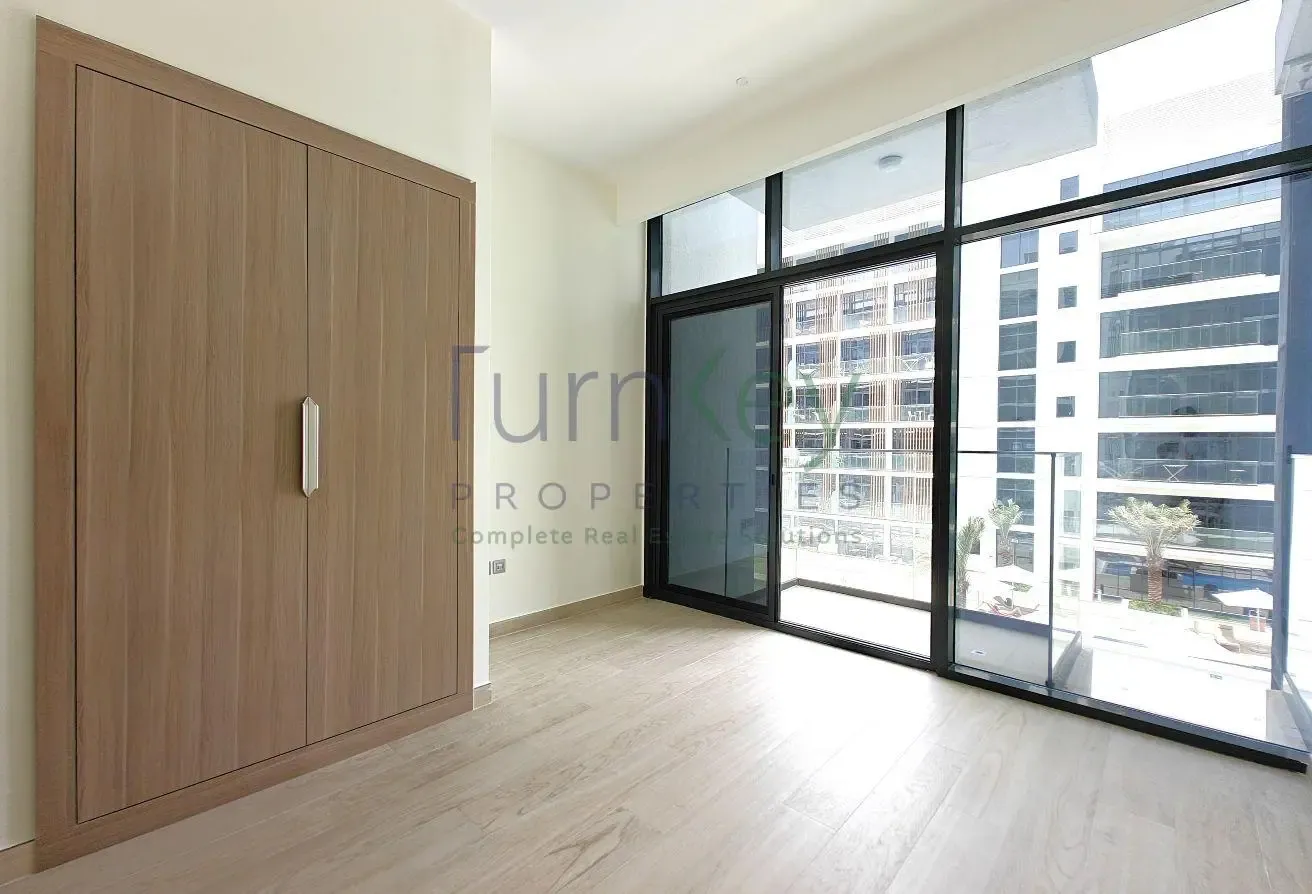 Pool View | Bright | Mid Floor | Equipped Kitchen