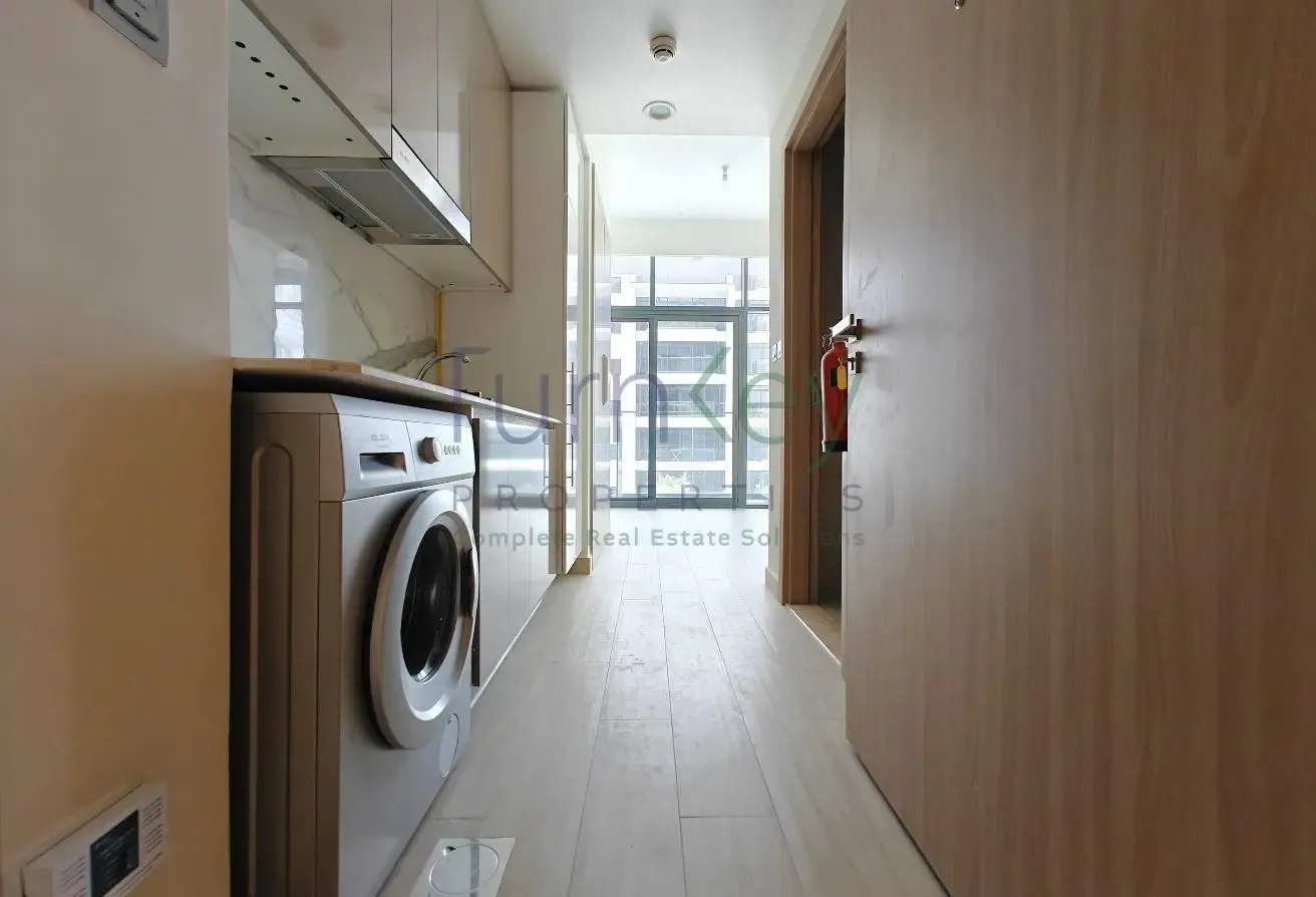 Pool View | Bright | Mid Floor | Equipped Kitchen