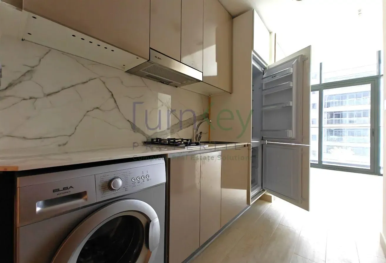 Pool View | Bright | Mid Floor | Equipped Kitchen