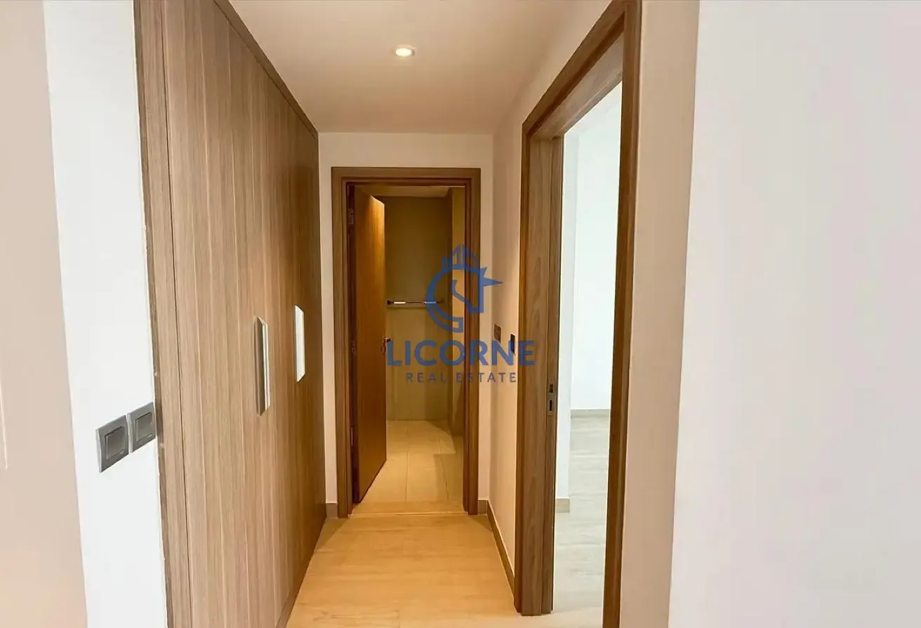 Modern 1BR Apartment | Water Views | Prime Meydan