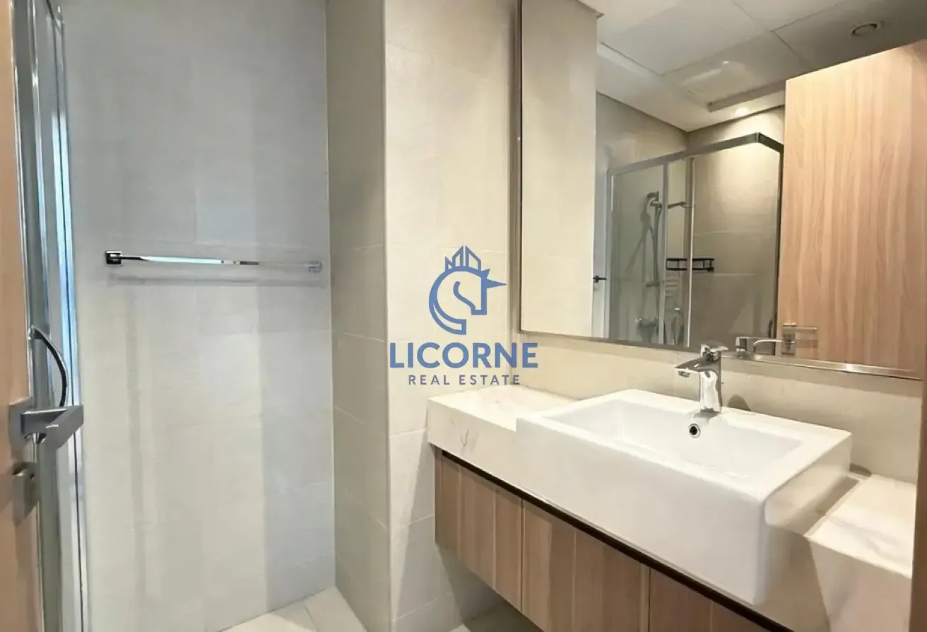 Modern 1BR Apartment | Water Views | Prime Meydan