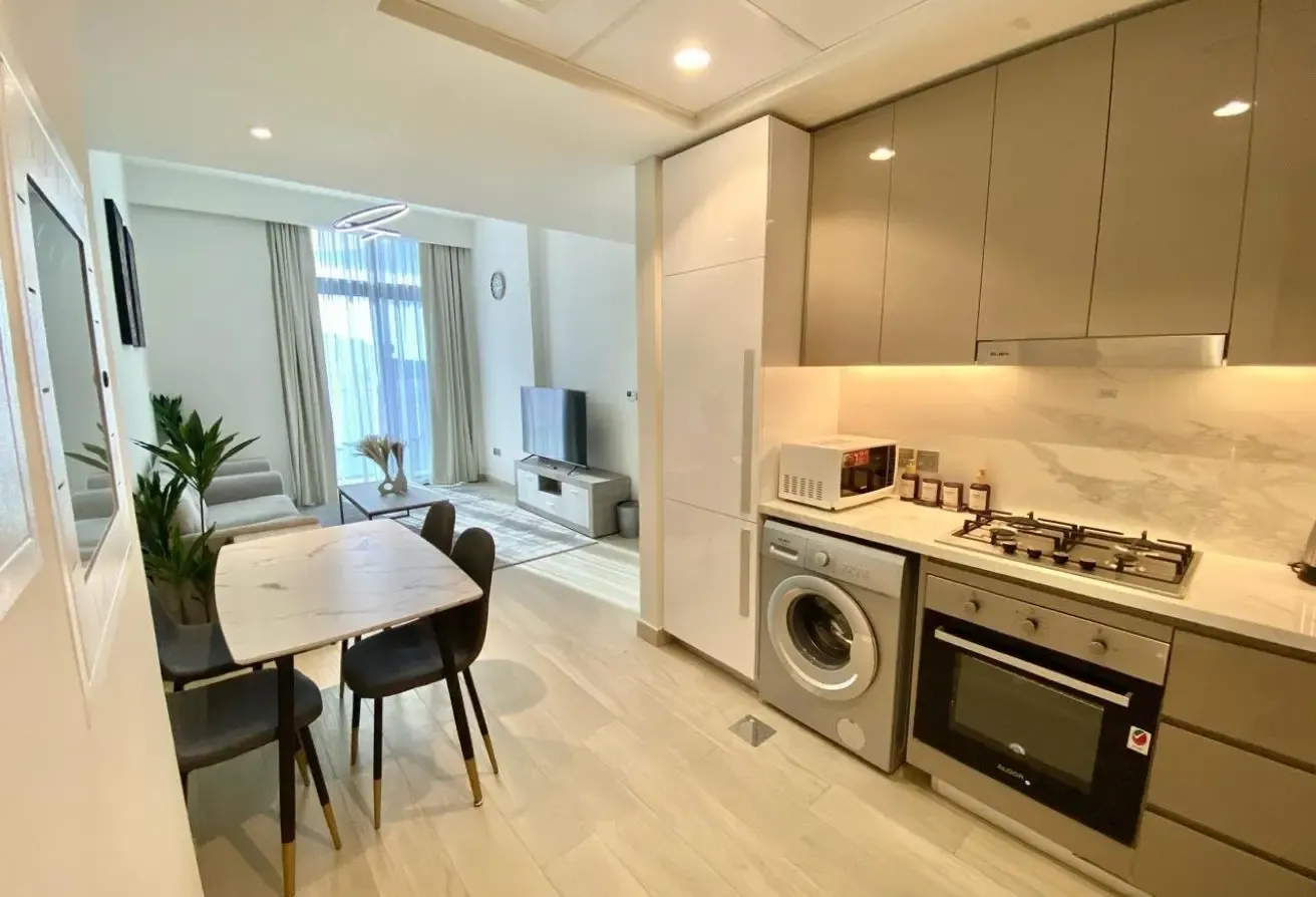 1 BR Apartment with Water View in Meydan
