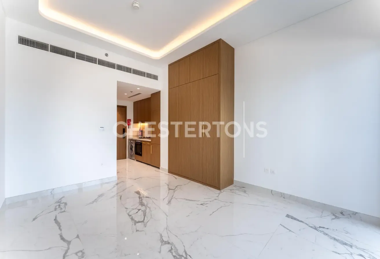 Vacant I Prime Location I Exclusive