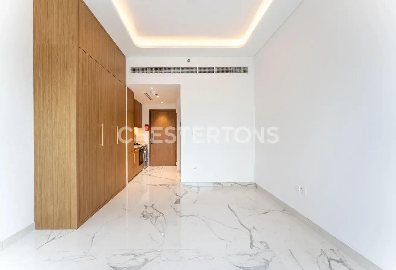 Vacant I Prime Location I Exclusive