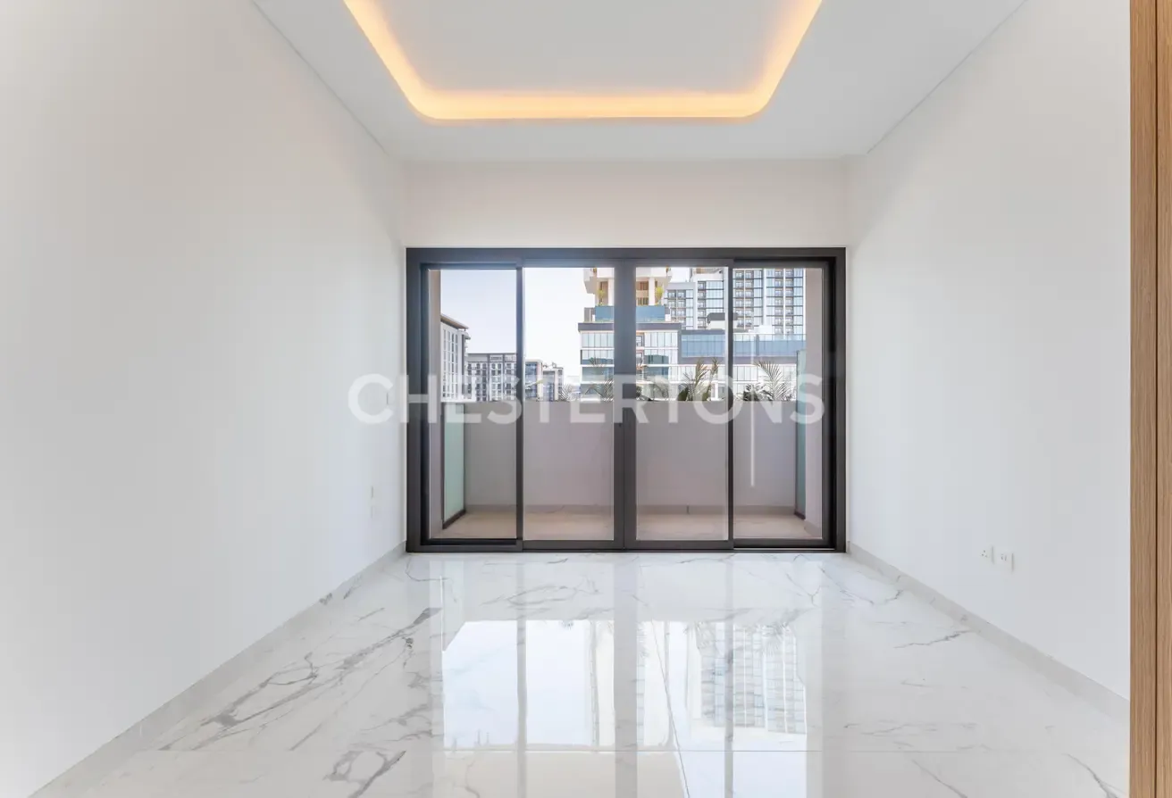 Vacant I Prime Location I Exclusive