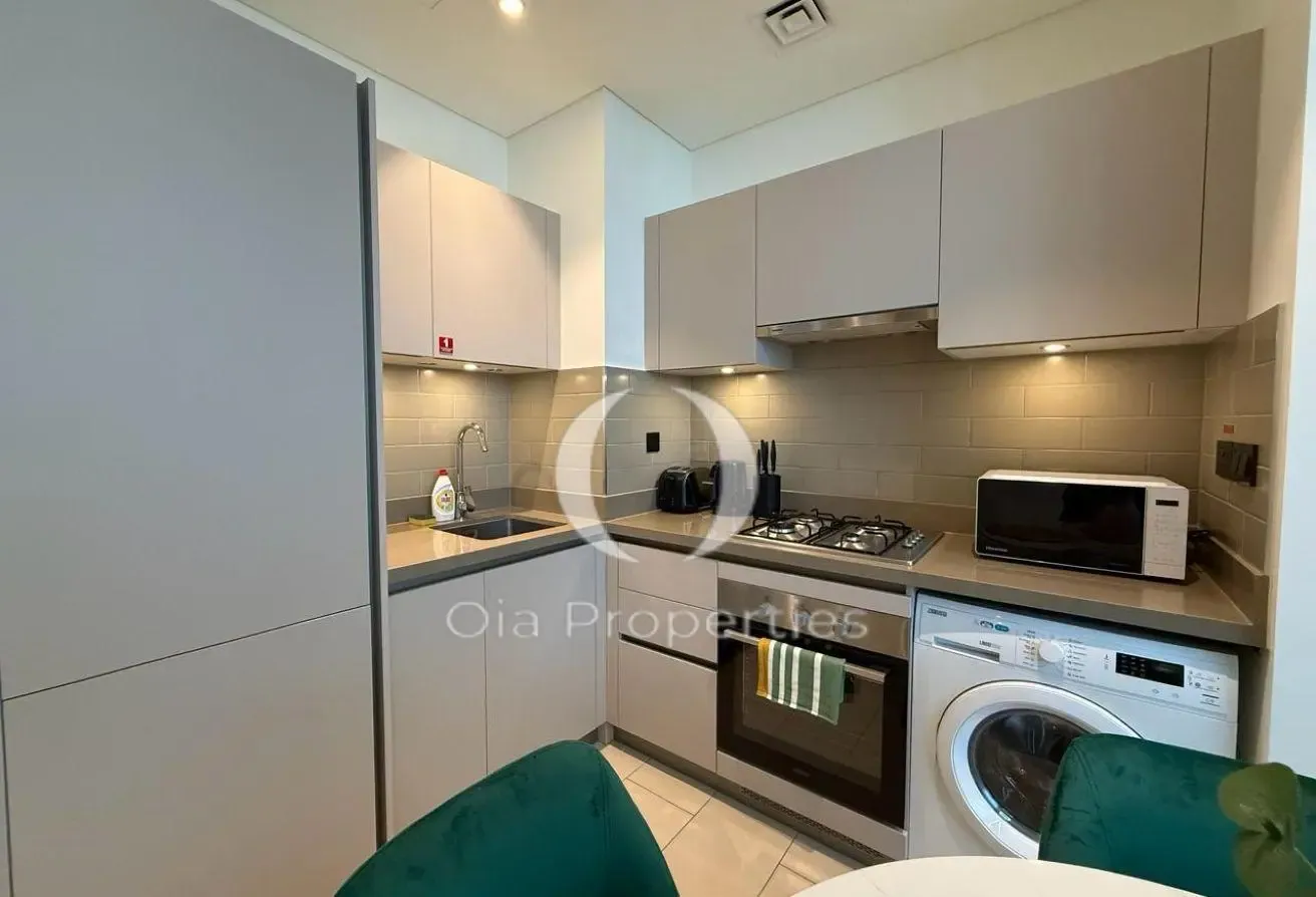 Burj Khalifa and Amenities View | Fully Furnished