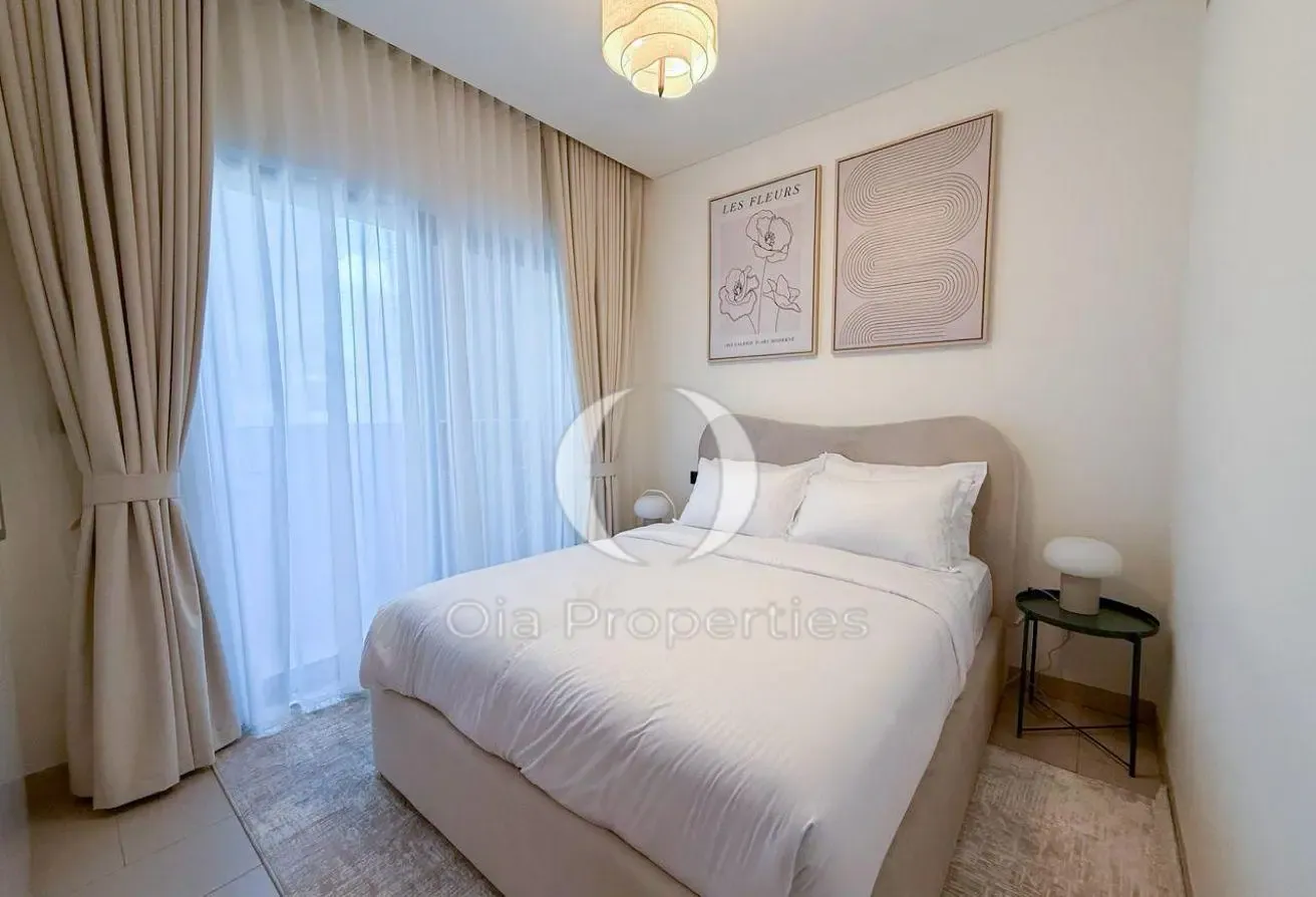 Burj Khalifa and Amenities View | Fully Furnished