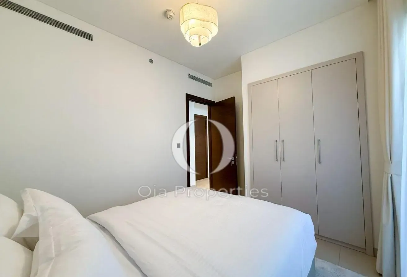 Burj Khalifa and Amenities View | Fully Furnished