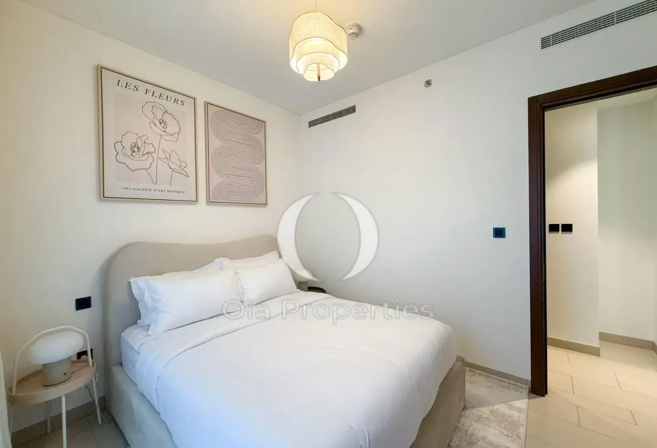 Burj Khalifa and Amenities View | Fully Furnished