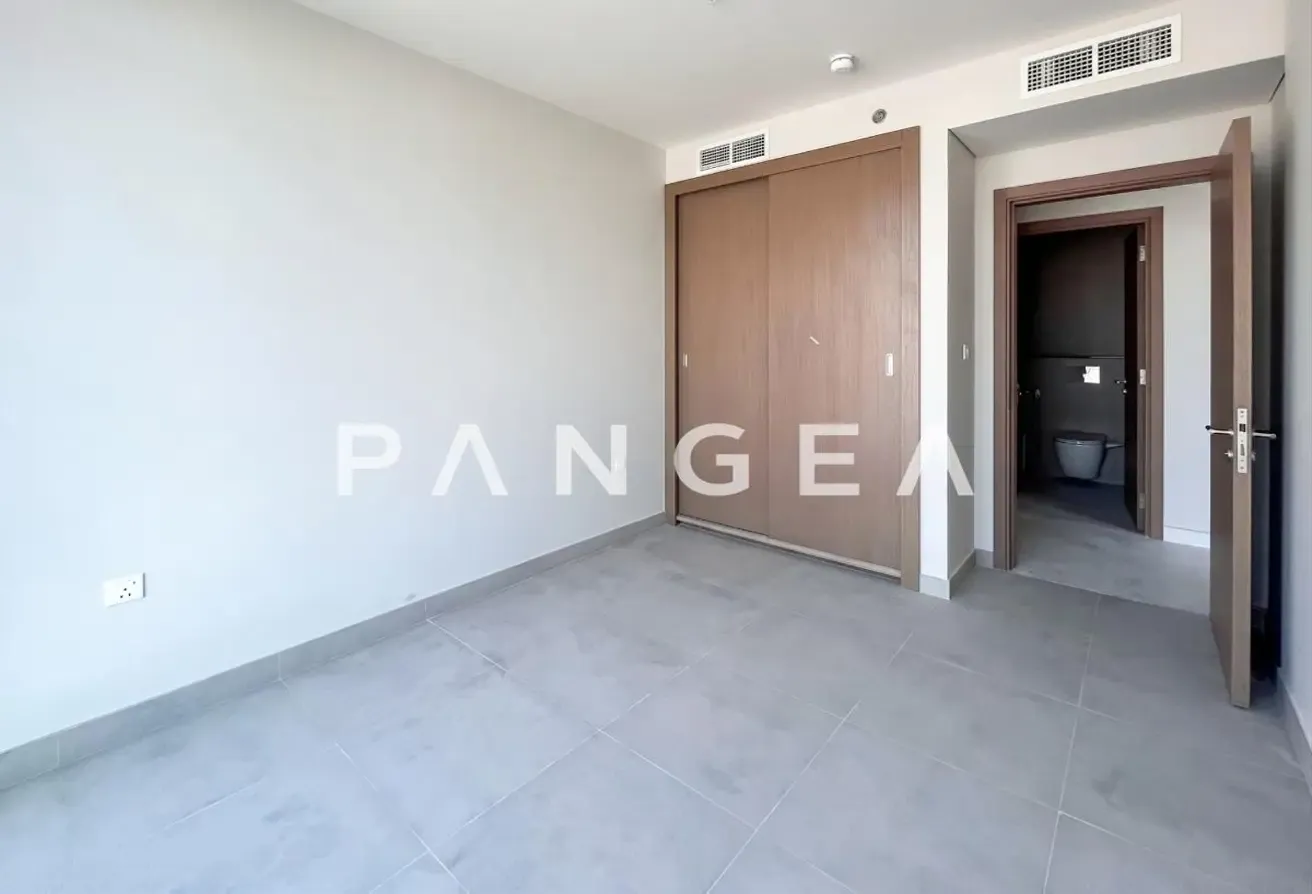 Unobstructed View | Vacant | Big Terrace