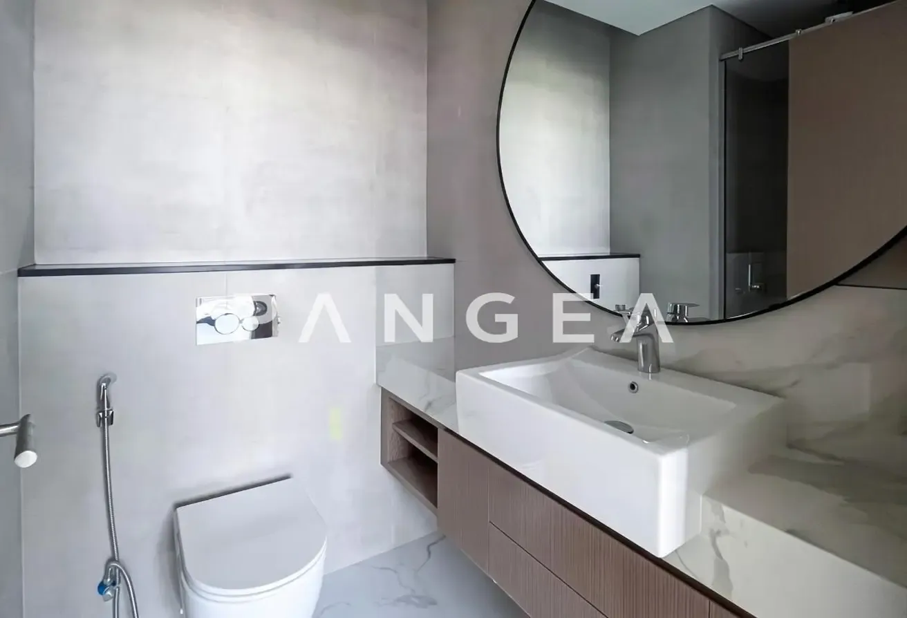 Unobstructed View | Vacant | Big Terrace