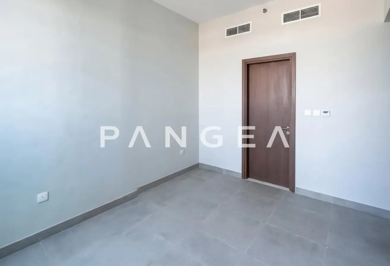 Unobstructed View | Vacant | Big Terrace