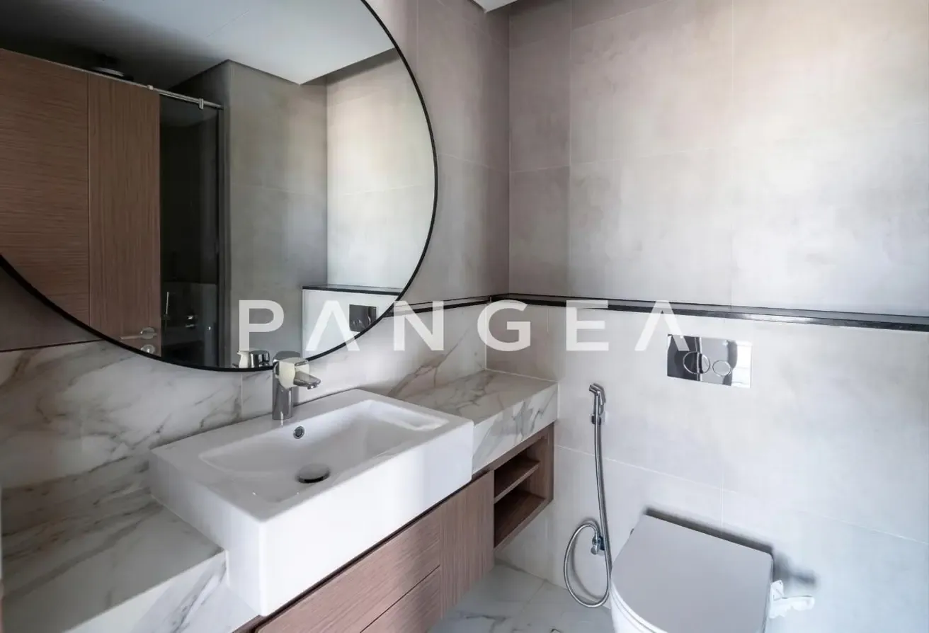 Unobstructed View | Vacant | Big Terrace