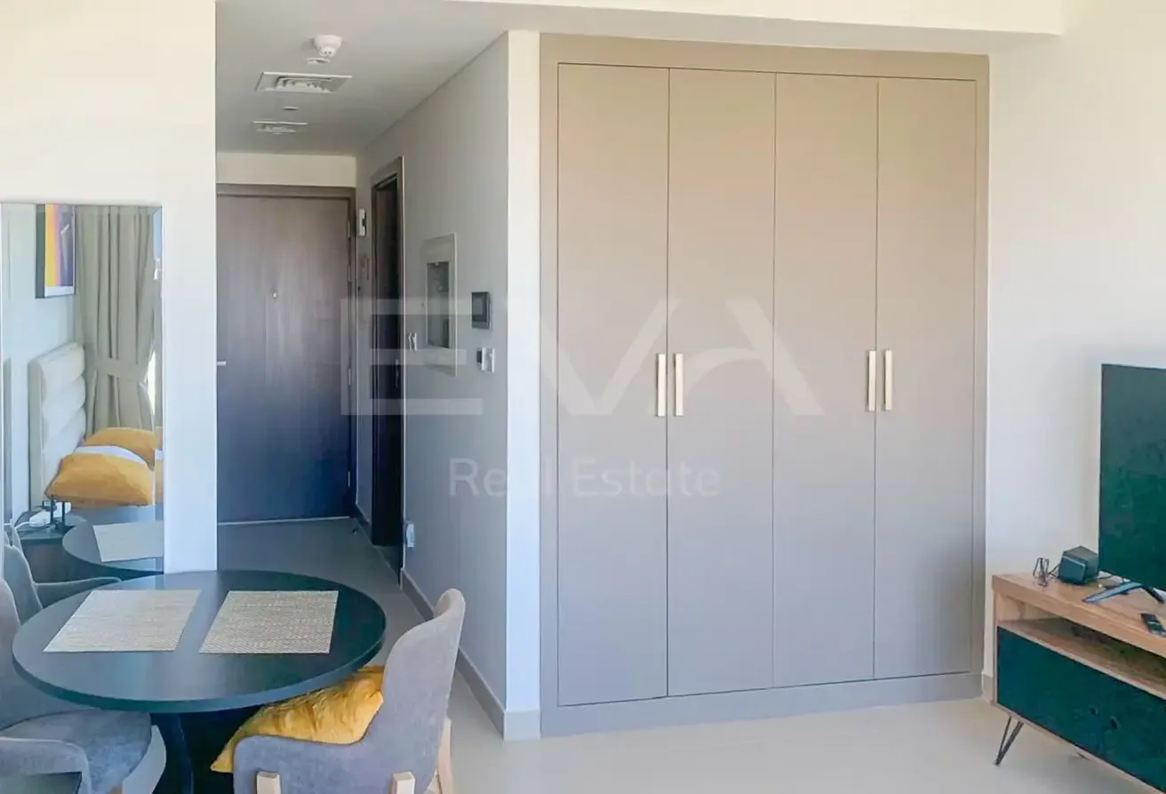UNFURNISHED | SKYLINE VIEW | NEAR METRO
