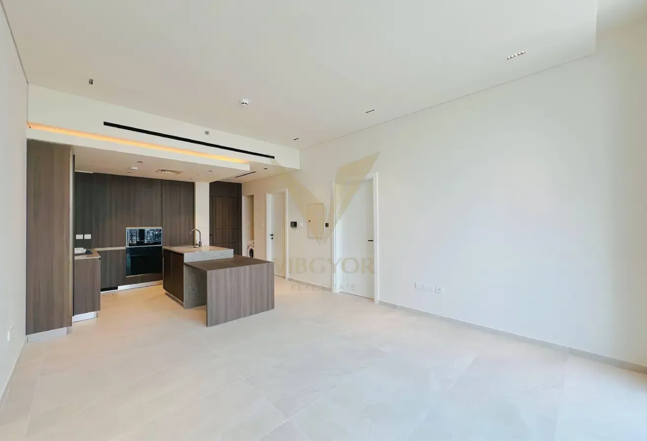 VACANT 1-BR | POOL VIEW | FULLY EQUIPPED KITCHEN