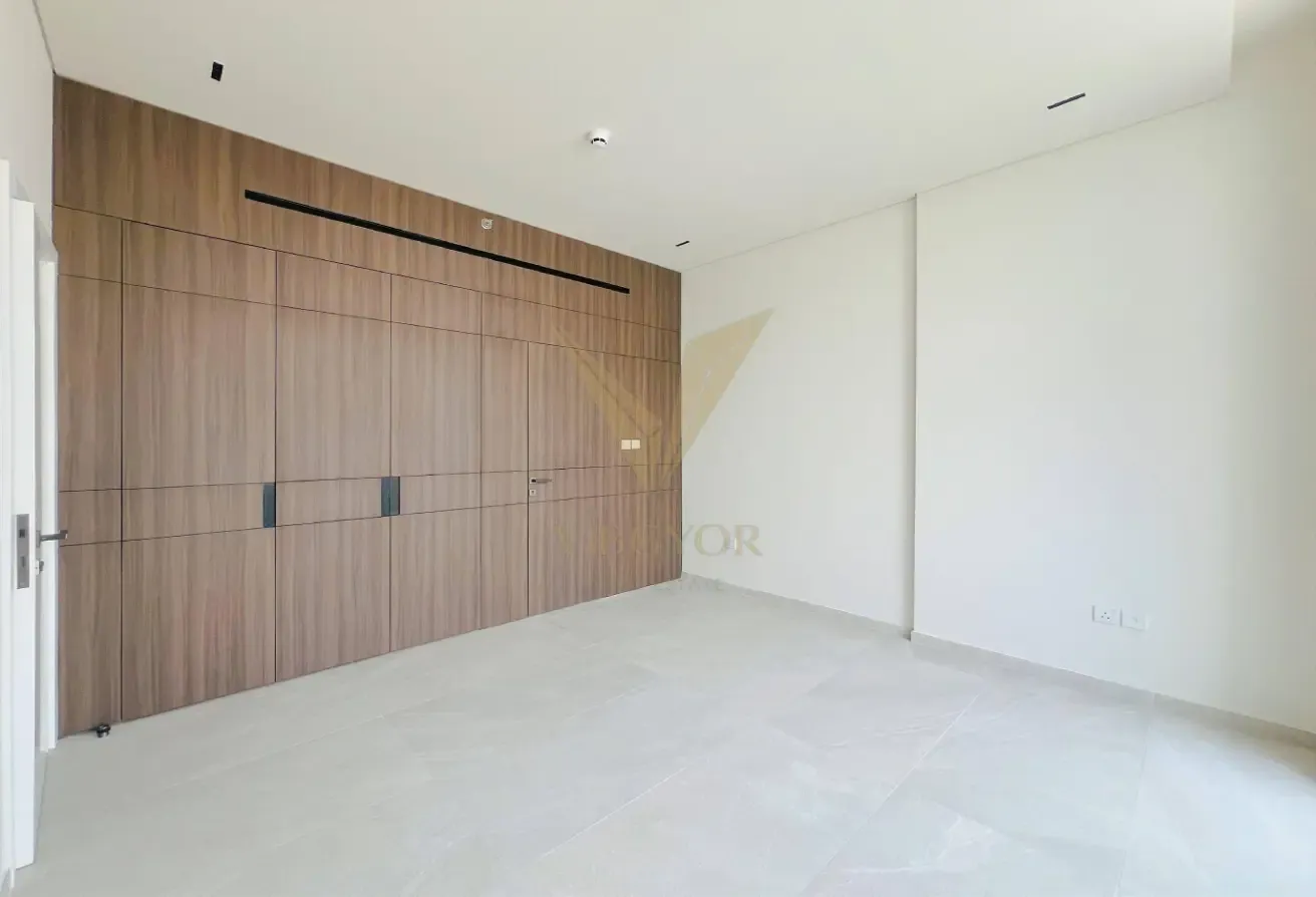 VACANT 1-BR | POOL VIEW | FULLY EQUIPPED KITCHEN
