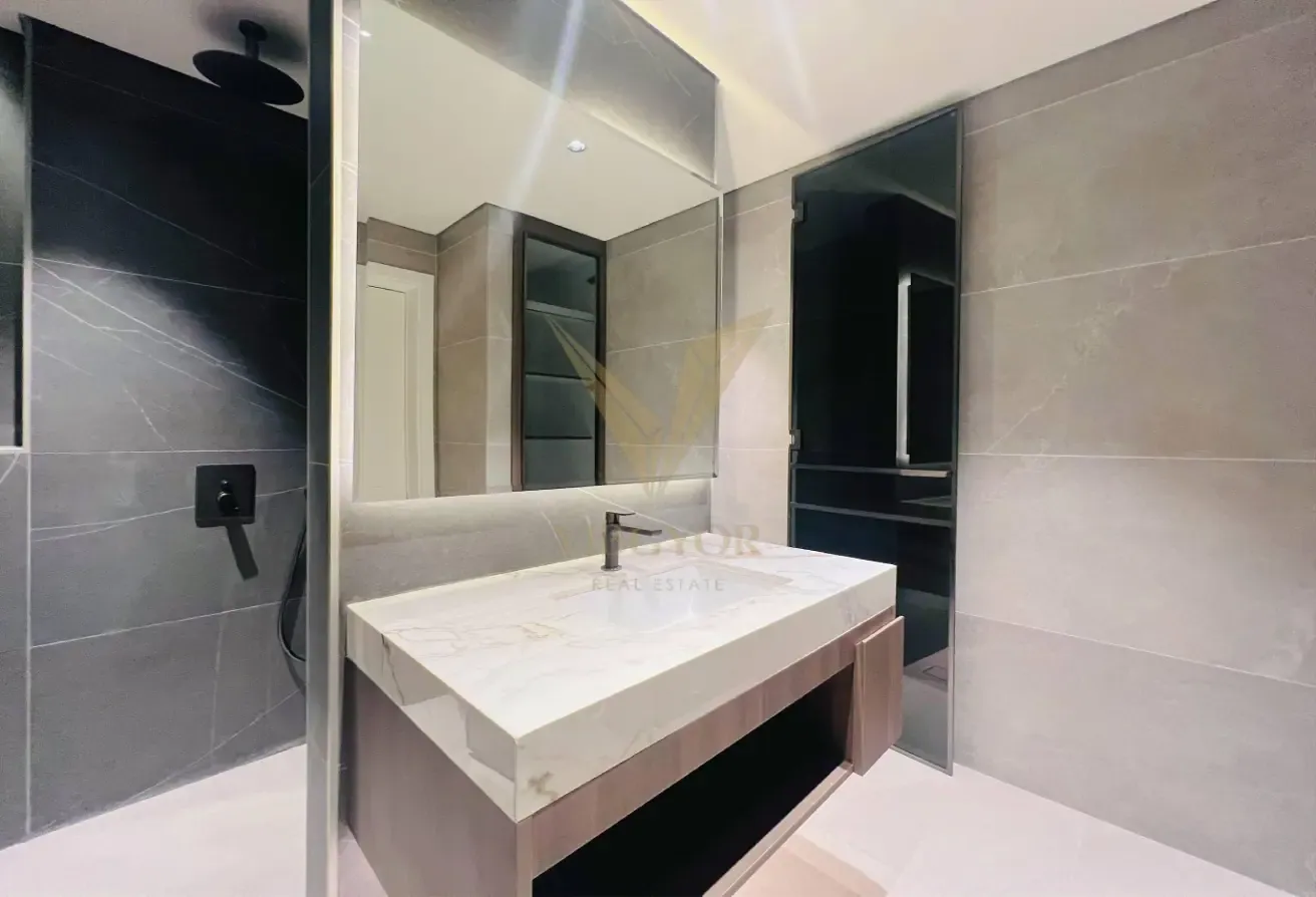 VACANT 1-BR | POOL VIEW | FULLY EQUIPPED KITCHEN