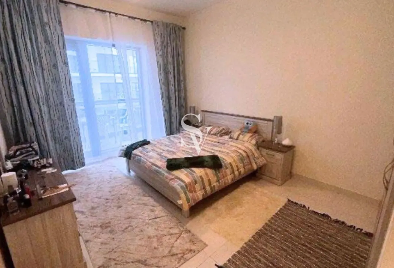 Pool view | Mid Floor | Tenanted | Close to Exit
