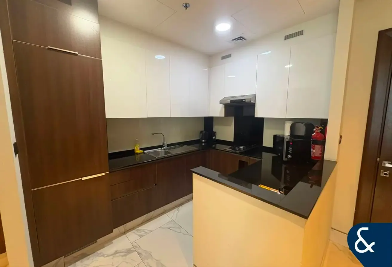 Premium Building | Vacant | Close to Downtown