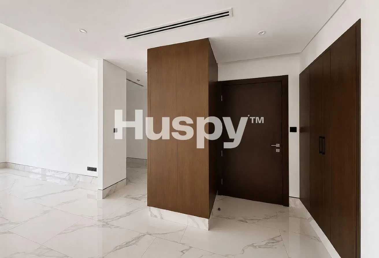Unfurnished | Vacant | Partial Canal View