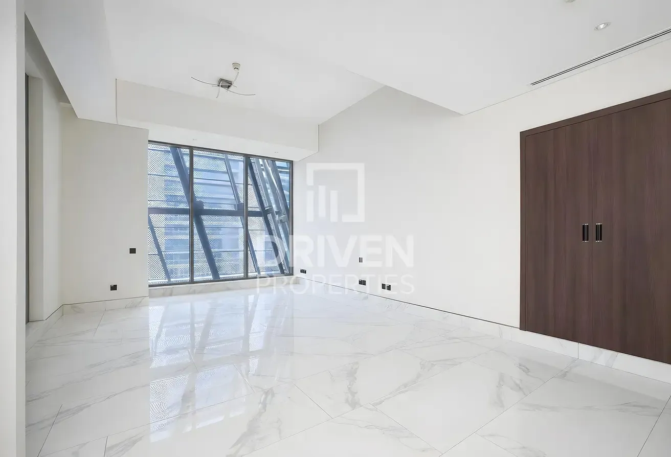 Unique Layout | Elegant Apartment | Vacant