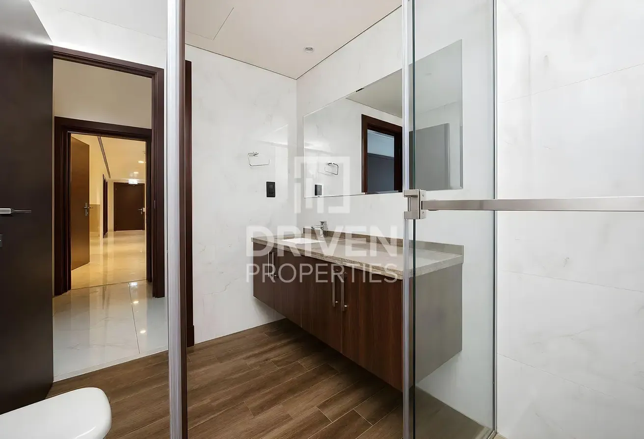 Unique Layout | Elegant Apartment | Vacant