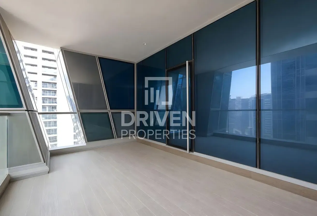 Unique Layout | Elegant Apartment | Vacant