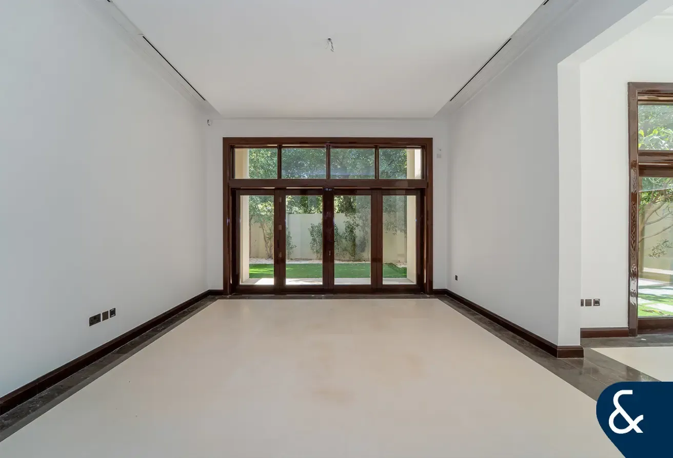 6 Bed | Private Pool | Available Now