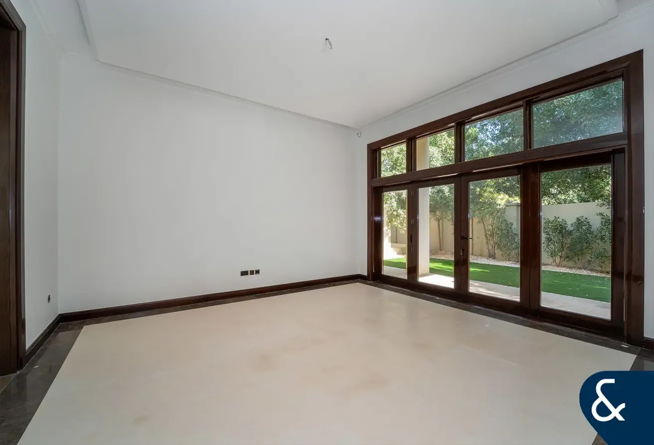 6 Bed | Private Pool | Available Now