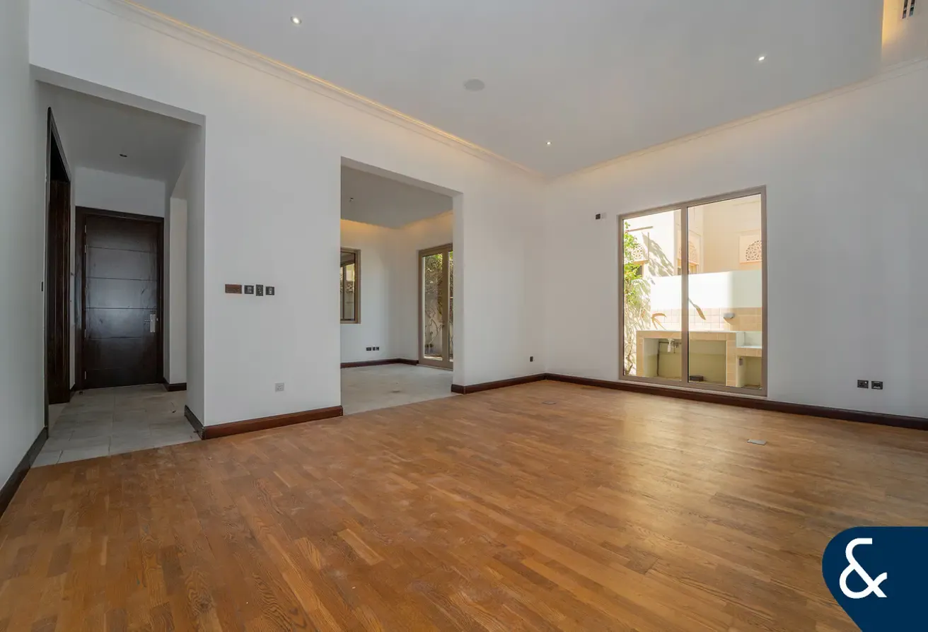 6 Bed | Private Pool | Available Now