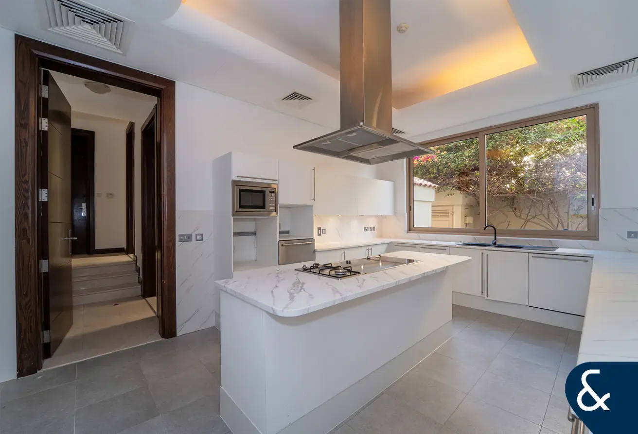 6 Bed | Private Pool | Available Now