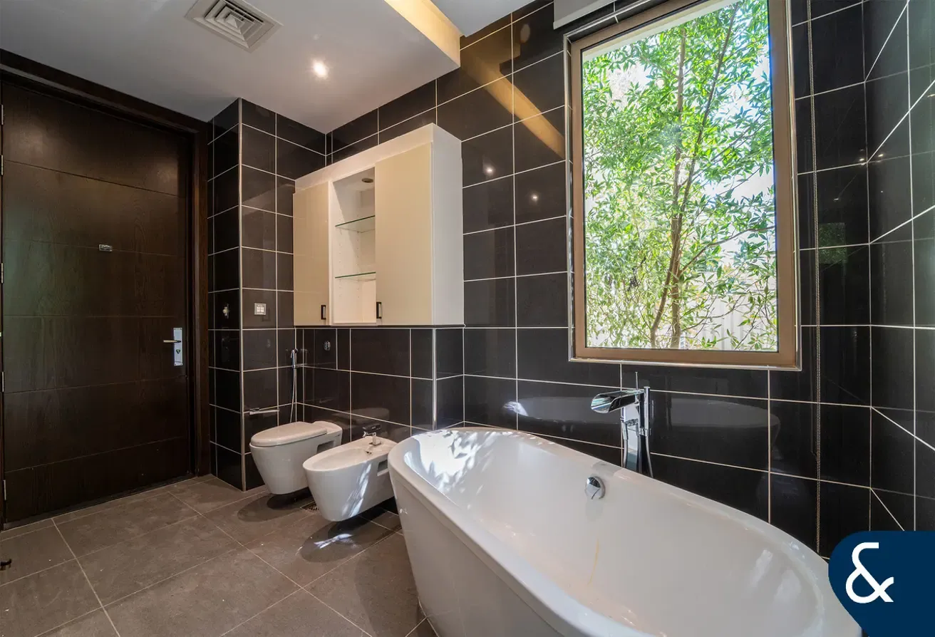 6 Bed | Private Pool | Available Now