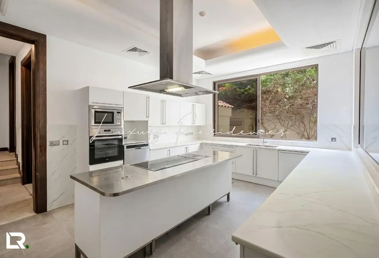 Luxurious 6-Bedroom | Private Pool Villa