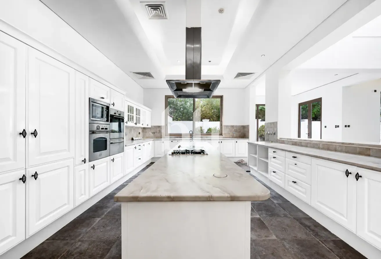 RARE ON MARKET | 7 Bedrooms | Expansive Plot