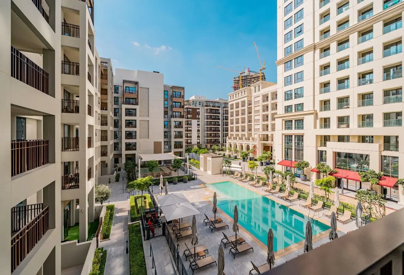 Bright corner 2BR Apartment Beach and Pool access